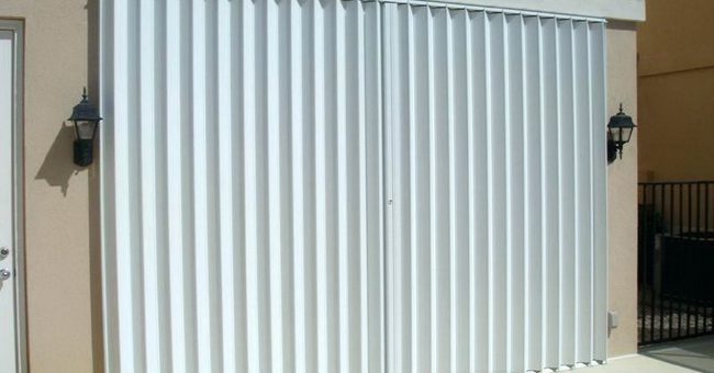 Perbadaan Pintu Harmonika dengan Folding Gate